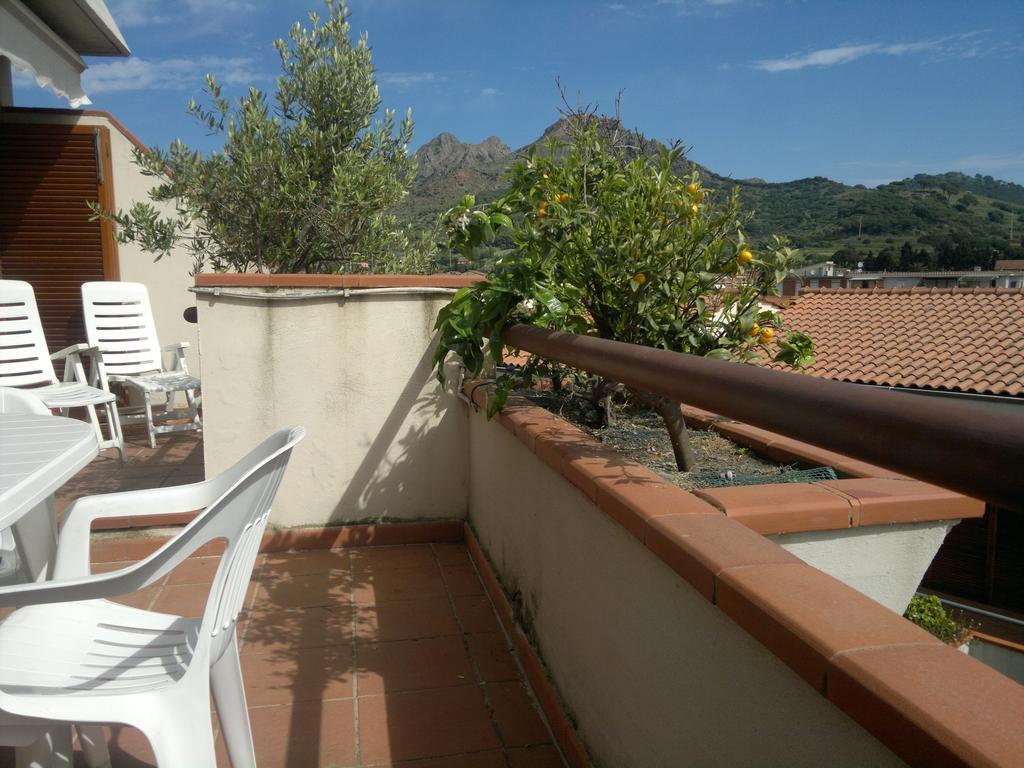 Porto Azzuro Apartment 6 Beds Porto Azzurro Bagian luar foto